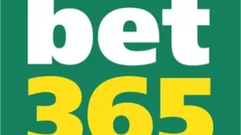 梅西荣获六座金球奖，巴薩官方晒同框美照