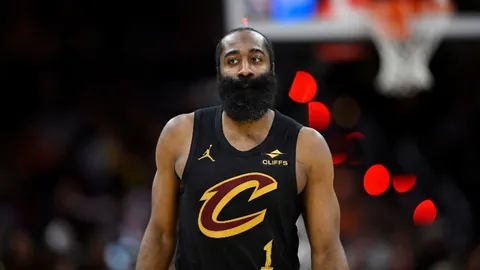 老鹰主场险胜步行者，特雷·杨独得36分耀眼全场